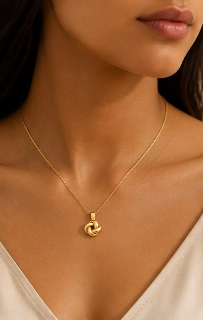 18K Yellow Gold High Polish Love Knot Pendant